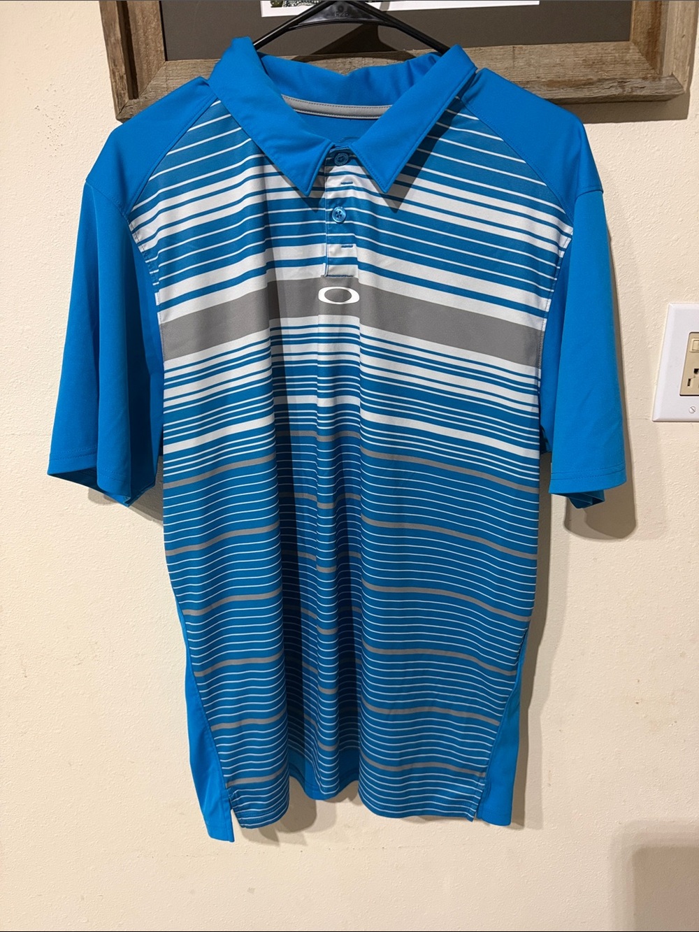 Oakley Men’s Blue and Gray Striped Polo